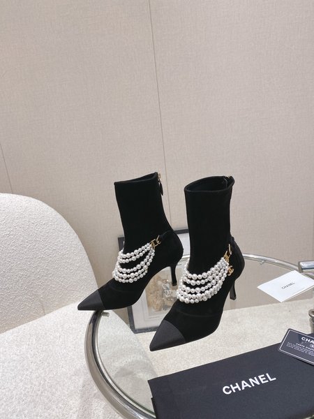 Chanel Heel height of pearl series boots: 7.5cm