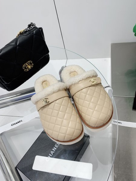 Chanel Sheep curl platform slippers