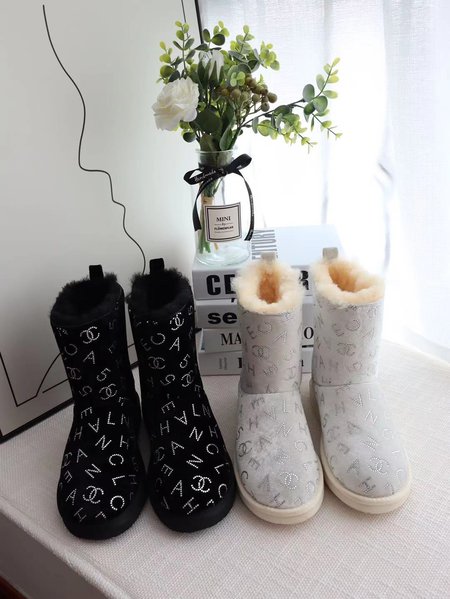 Chanel Diamond snow boots