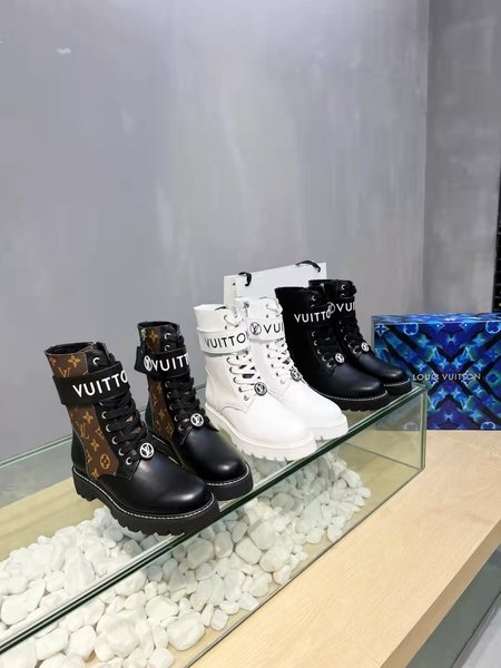 Louis Vuitton Territory flat boots