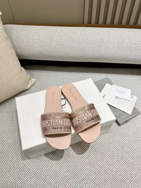 Dior Embroidered series slippers