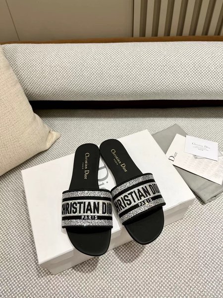 Dior Embroidered series slippers