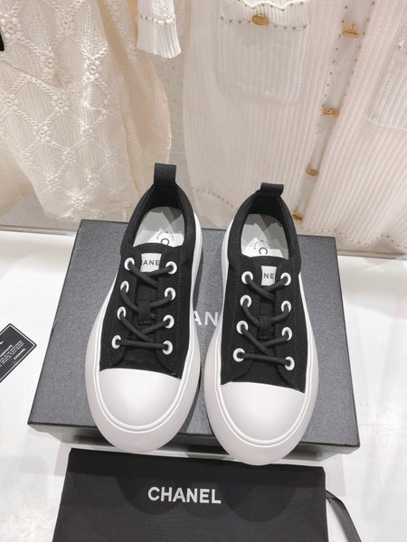 Chanel platform casual sneakers