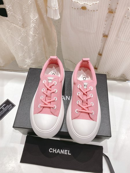 Chanel platform casual sneakers