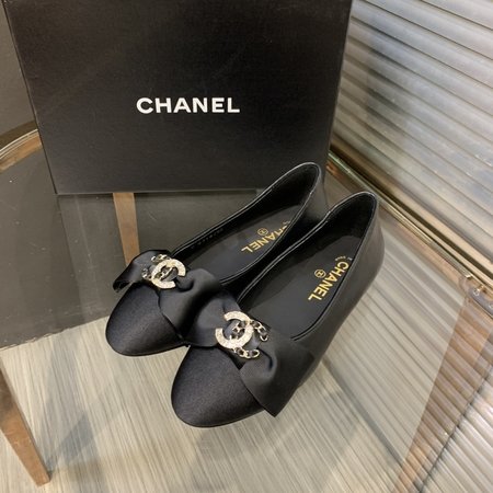 Chanel Exquisite retro shoes with bow design