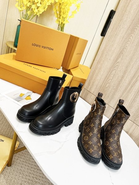 Louis Vuitton cowhide short boots