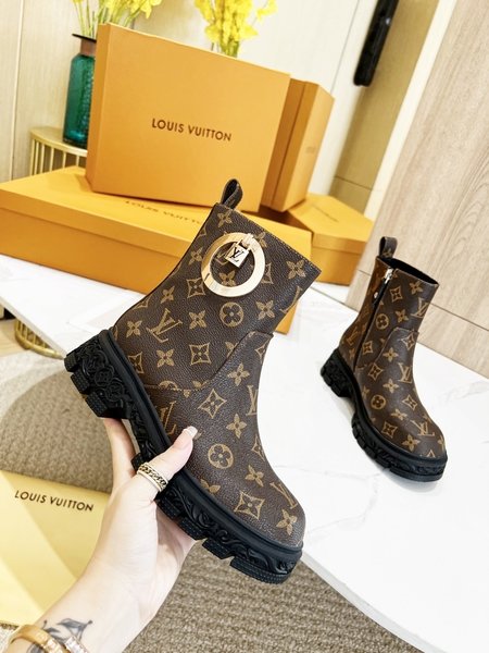 Louis Vuitton cowhide short boots