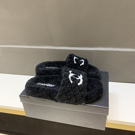 Chanel Diamond CC wool slippers