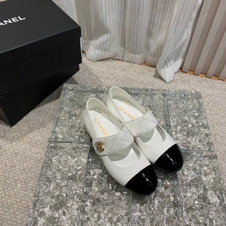 Chanel Retro style small leather shoes