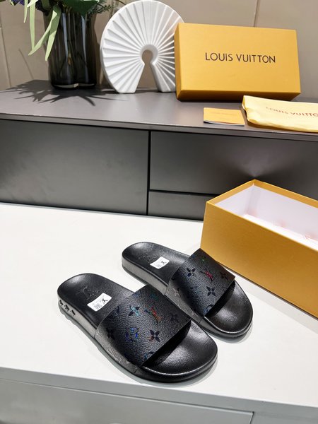 Louis Vuitton slippers