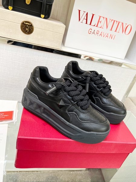 Valentino Thick lace casual shoes