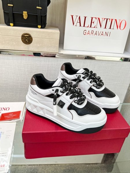 Valentino Thick lace casual shoes