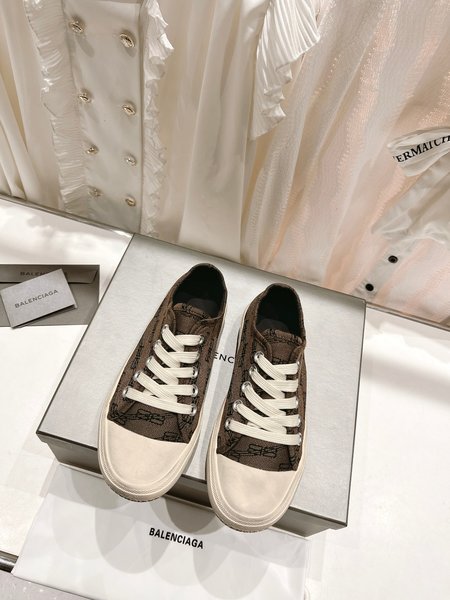 Balenciaga Casual canvas shoes