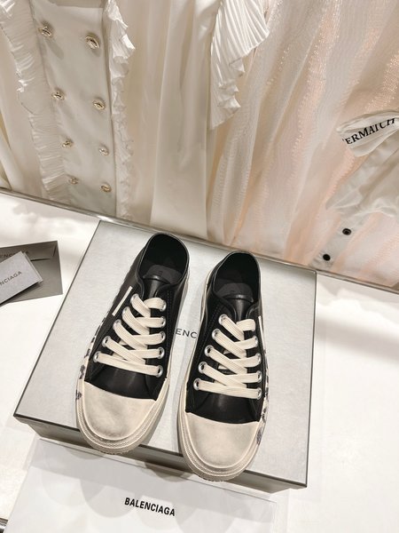 Balenciaga Casual canvas shoes