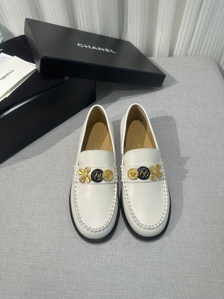 Chanel Cowhide loafers