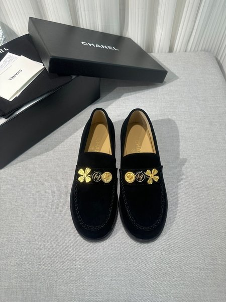 Chanel Cowhide loafers