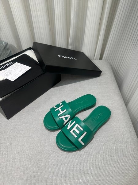 Chanel Color block letter leather buckle slippers