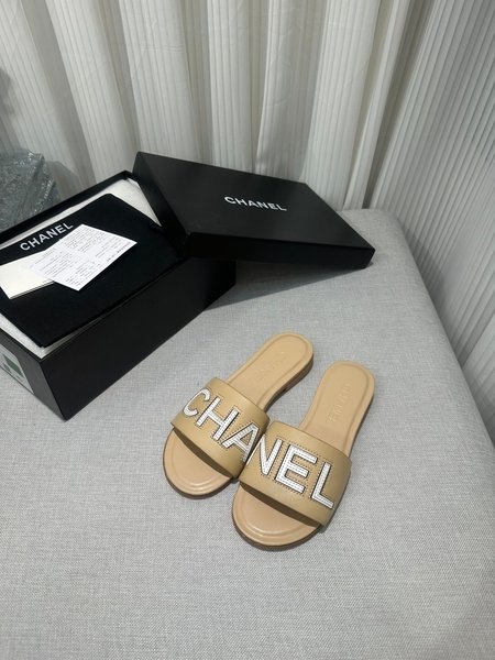 Chanel Color block letter leather buckle slippers