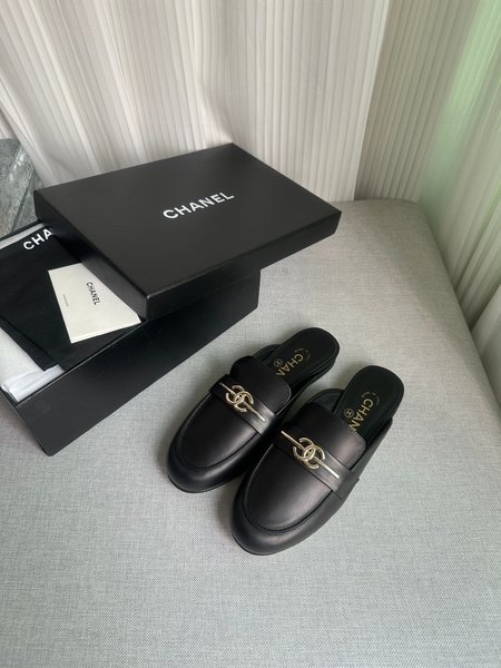 Chanel leather slippers