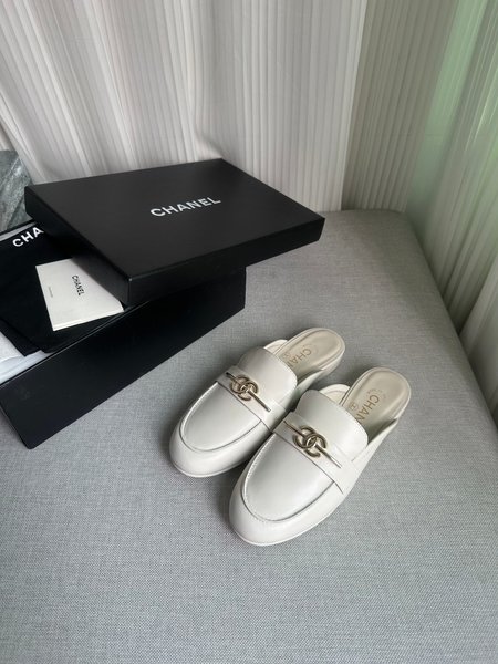 Chanel leather slippers