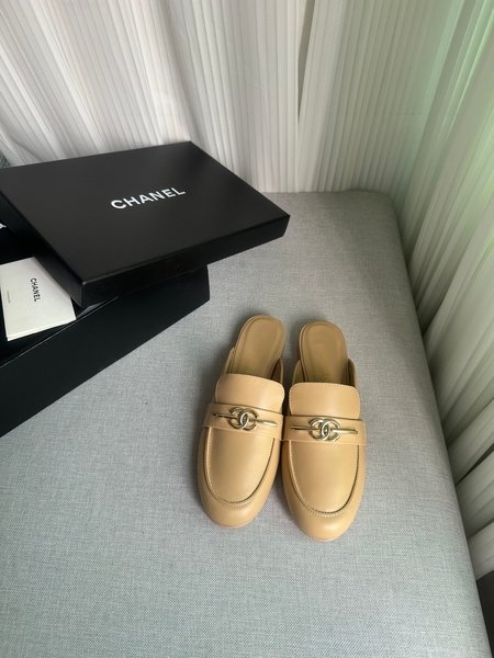 Chanel leather slippers