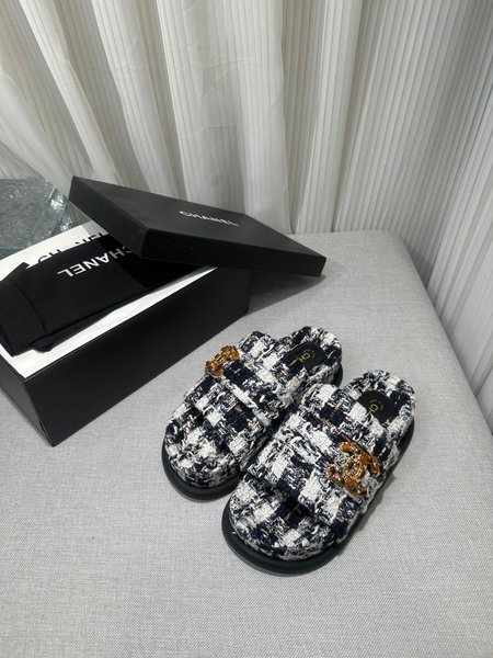 Chanel Slippers made of burlap electric embroidery material