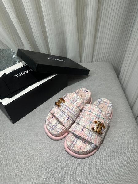 Chanel Slippers made of burlap electric embroidery material