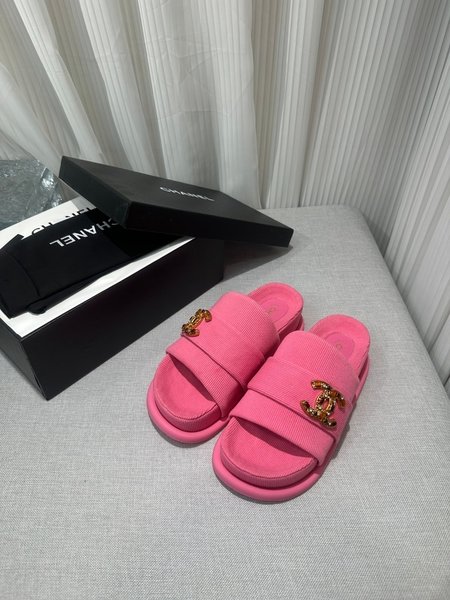 Chanel Slippers made of burlap electric embroidery material