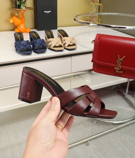 Yves Saint Laurent Cow patent leather outsole slippers