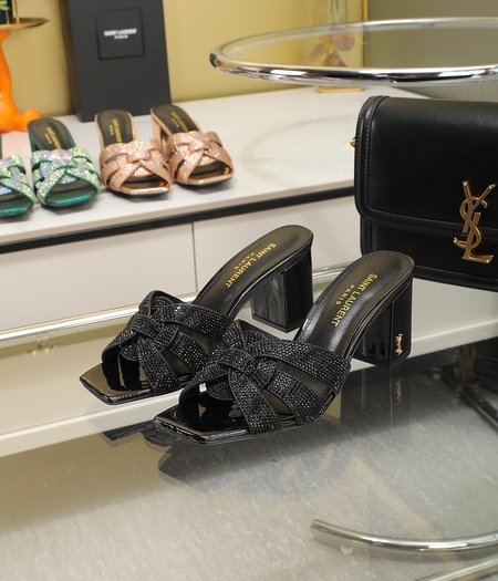 Yves Saint Laurent Cow patent leather outsole slippers