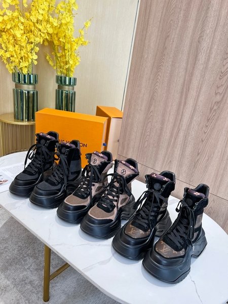 Louis Vuitton Nicolas Ghesquière sneakers