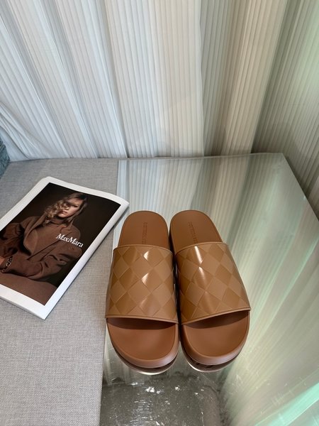 Bottega Veneta PU outsole sandals slippers