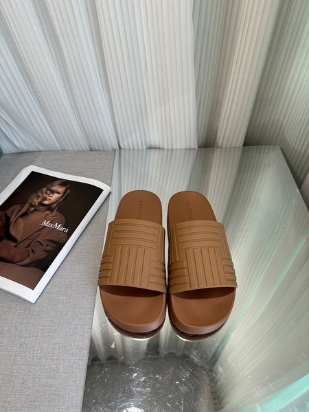 Bottega Veneta PU outsole sandals slippers
