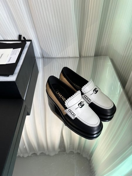 Chanel Classic metal CC square buckle loafers