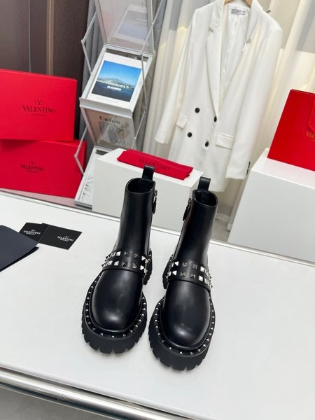 Valentino First layer cowhide boots