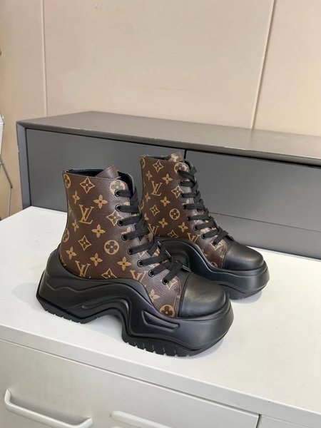 Louis Vuitton Rubber outsole cowhide boots