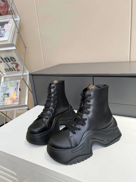 Louis Vuitton Rubber outsole cowhide boots