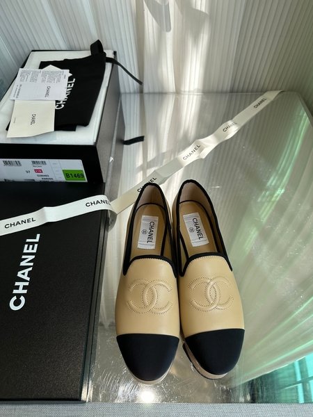 Chanel Cowhide embroidered loafers