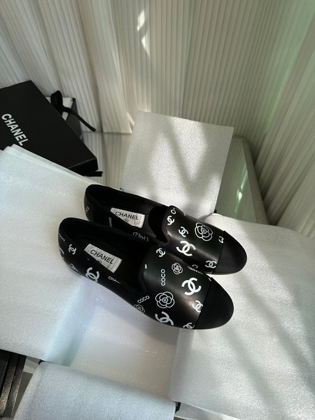 Chanel Cowhide embroidered loafers