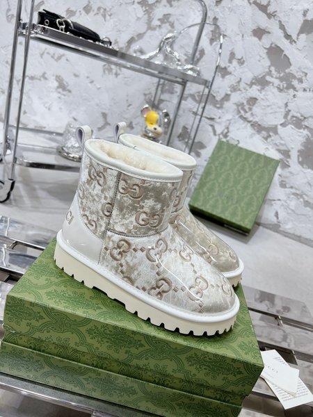 Gucci Embroidery craft snow boots
