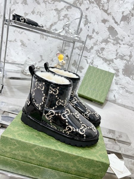 Gucci Embroidery craft snow boots