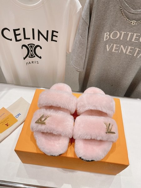 Louis Vuitton Fur integrated flat slippers
