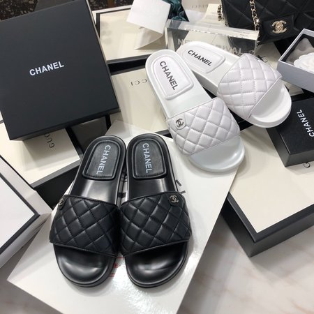 Chanel rhombus leather slippers