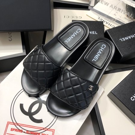 Chanel rhombus leather slippers