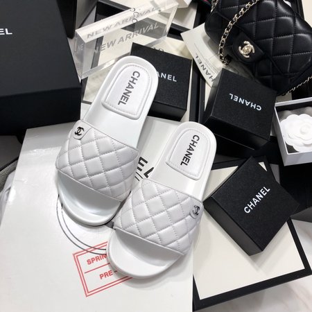 Chanel rhombus leather slippers