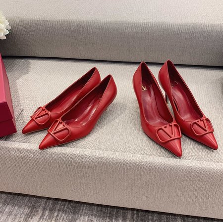 Valentino Pointed stiletto women s shoes with V buckle