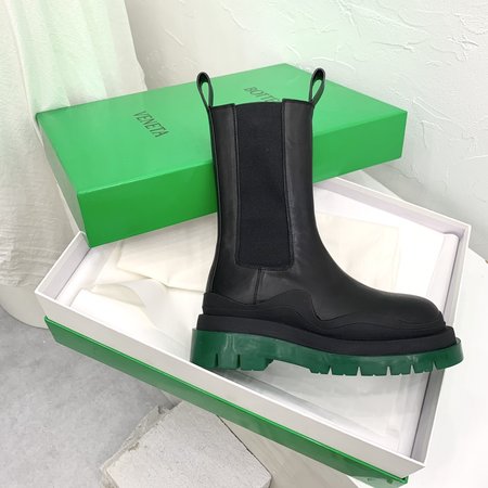 Bottega Chelsea leather boots cowhide