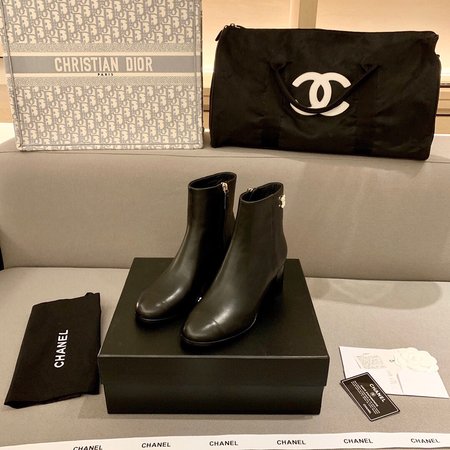 Chanel Classic round head square heel series with a small buckle design on the side