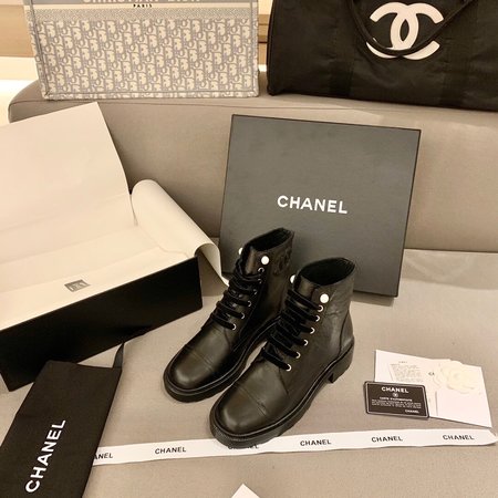 Chanel Boots in black and white cowhide leather with sheepskin logo on the inside