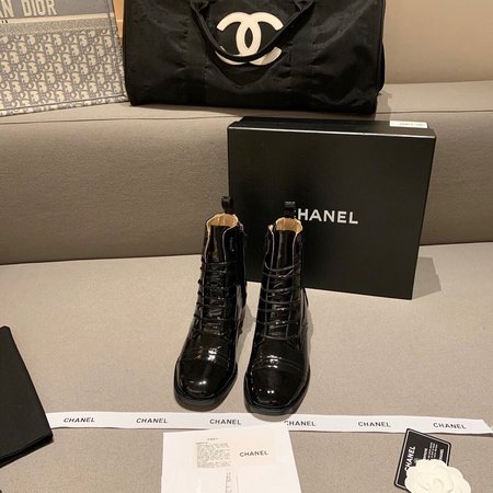 Chanel The heel height of the boots is about 4cm